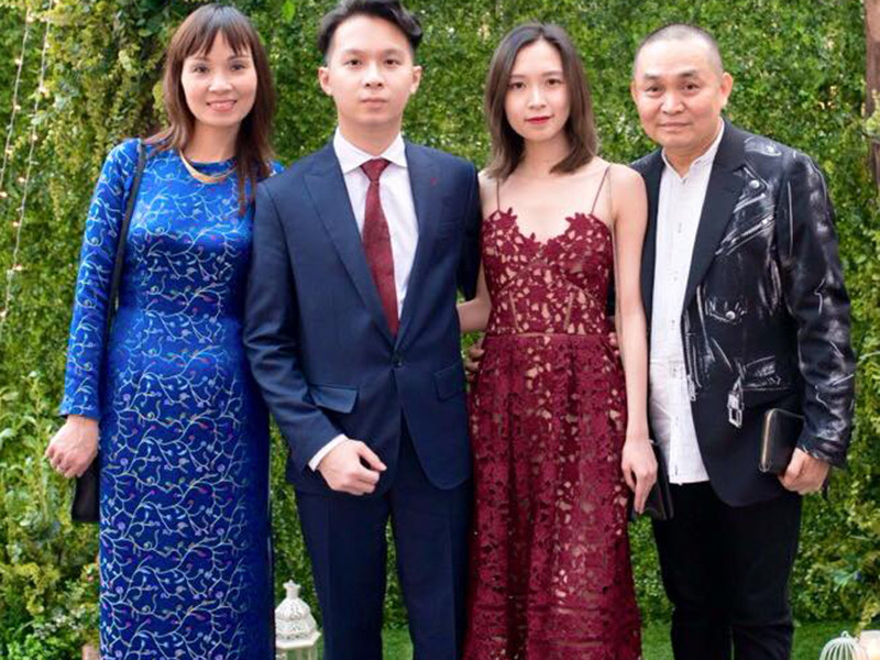 Tổ ấm bên vợ hiền, con ngoan của danh hài Xuân Hinh được nhiều người ngưỡng mộ.