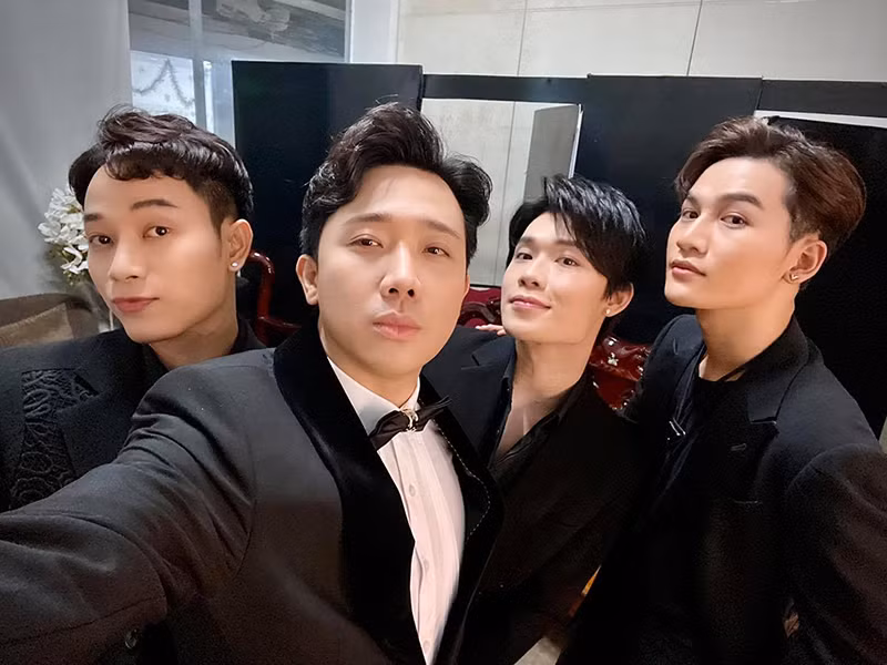 Nhóm thường xuyên xuất hiện trên sóng truyền hình hay các sự kiện, có những clip hài hước trên mạng xã hội.