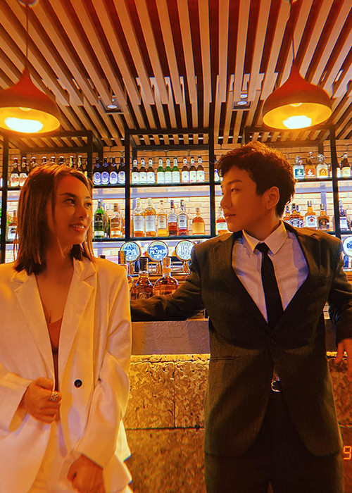 Mới chỉ gắn bó được một thời gian nhưng tình cảm Lan Trinh và người yêu dường như rất mặn nồng.