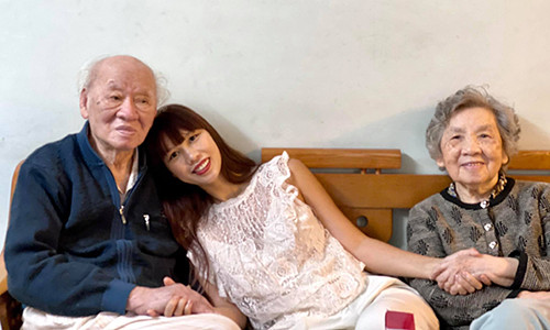 Ha Anh chia se xuc dong ve ong noi - nha van Vu Tu Nam