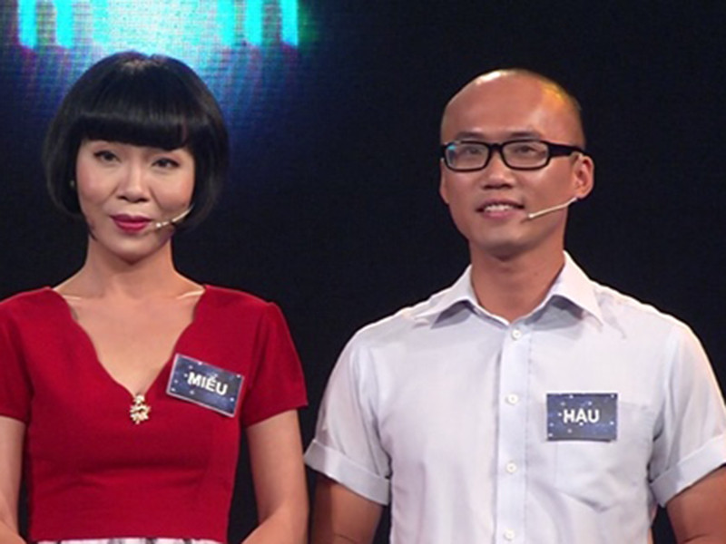 Bất chấp khoảng cách tuổi tác, Phúc Hậu vẫn yêu Thúy Miêu say đắm. Ảnh: Khám phá