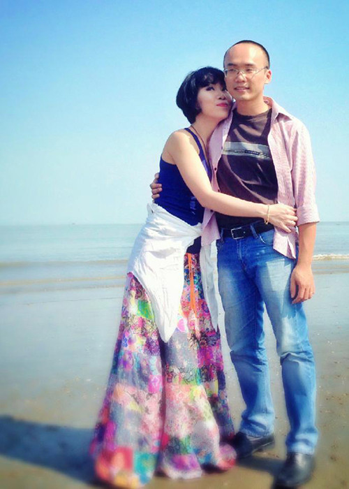 Vợ chồng Trác Thúy Miêu đều là những người lãng mạn. "Chúng tôi chỉ muốn sau này được chơi với chó, với mèo, có một ngôi nhà nhỏ trên một ngọn đồi, cùng già đi với nhau ở đó”, chồng của nữ MC chia sẻ.