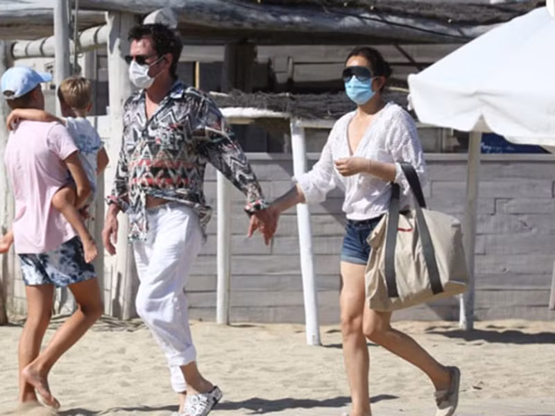 Cặp đôi công khai hẹn hò vào năm 2017 rồi nhanh chóng tiến tới hôn nhân.