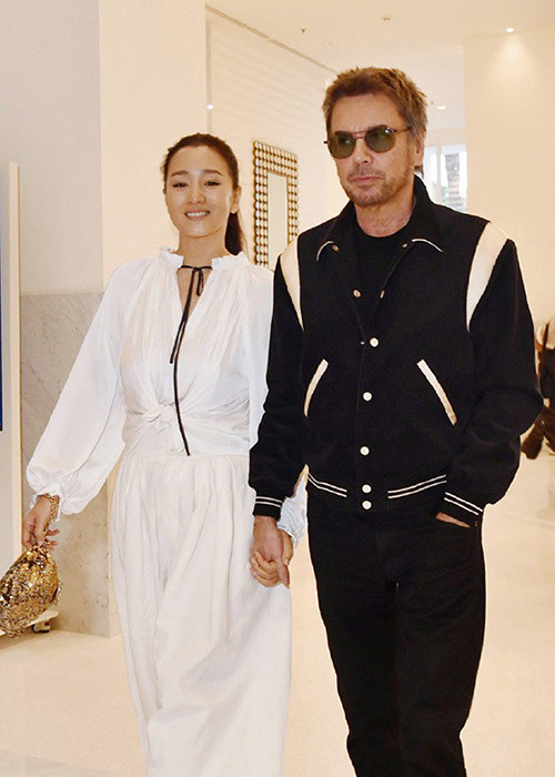 Củng Lợi kết hôn lần 2 vào cuối năm 2018. Ông xã của cô là Jean Michel Jarre.