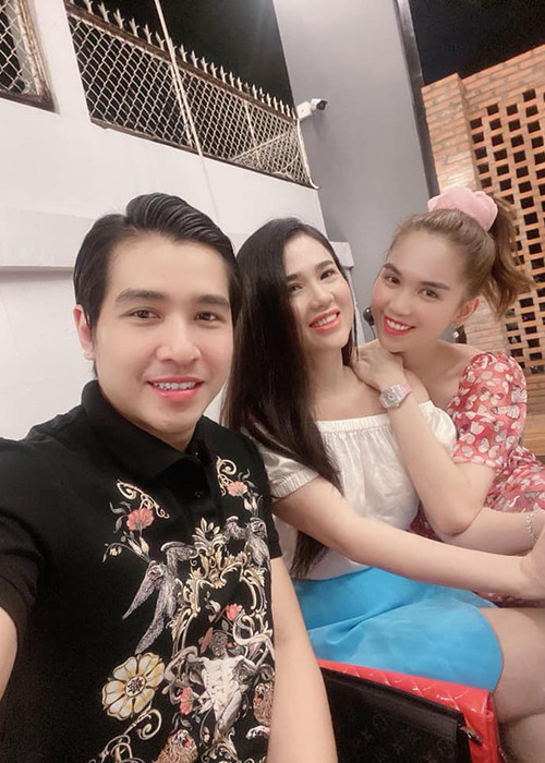 Nửa kia của Ngọc Bích là ca sĩ Tiêu Quang - cựu thành viên của nhóm nhạc Vboys.