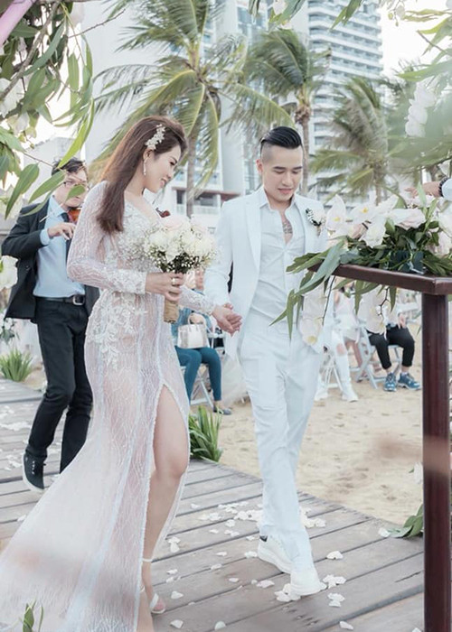 Tháng 10/2018, chị gái của Ngọc Trinh tổ chức đám cưới cùng Tiêu Quang.