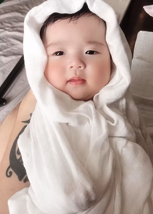 Con trai của Ngọc Bích và Tiêu Quang ngày càng đáng yêu.