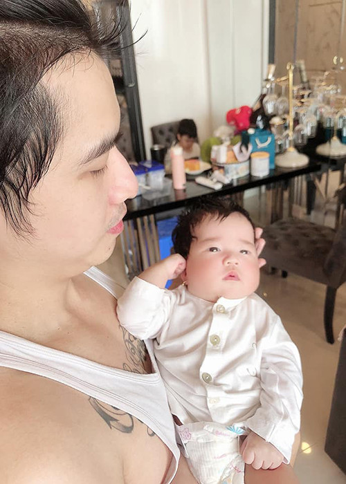 Cuối năm 2019, chị gái của Ngọc Trinh hạ sinh con trai với Tiêu Quang. Trong thời gian Ngọc Bích mang thai, Tiêu Quang yêu thương, phụ giúp vợ làm tất cả việc nhà. Ngọc Bích cũng hạnh phúc vì được bố mẹ chồng quan tâm.