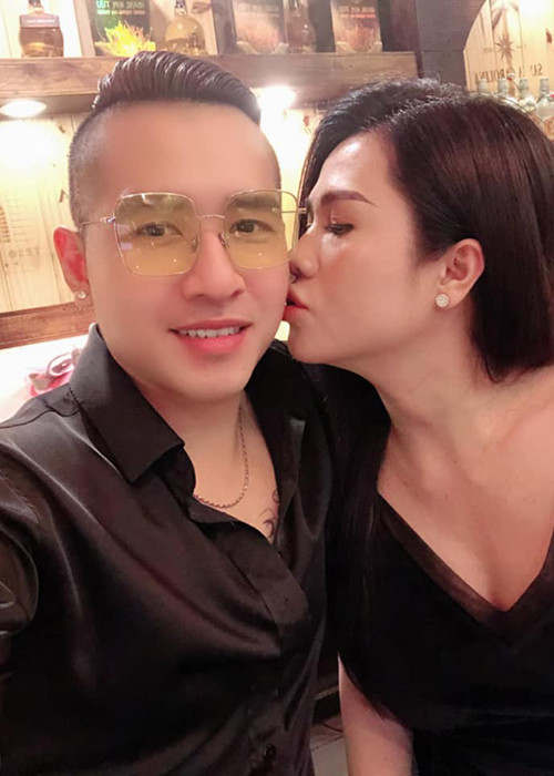 Sau đám cưới, tình cảm của cặp đôi ngày càng mặn nồng.