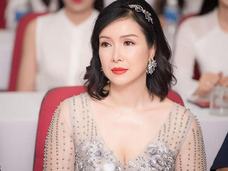 Hoa hậu Việt Nam 1988 - Bùi Bích Phương có trình độ học vấn đáng nể khi tốt nghiệp thủ khoa của chương trình đào tạo Thạc sĩ tại Hàn Quốc năm 1999.