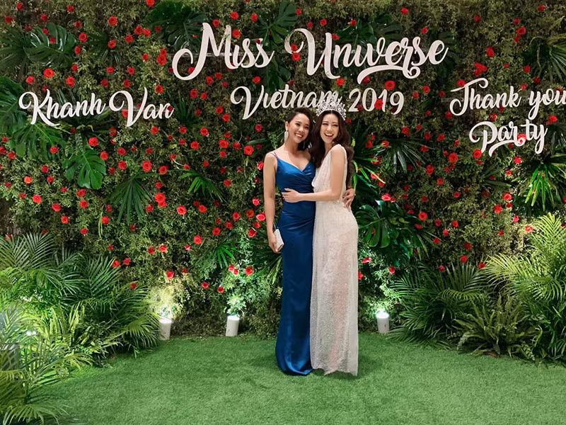 Giống Khánh Vân, Thu Phương cũng tham gia một số cuộc thi nhan sắc.