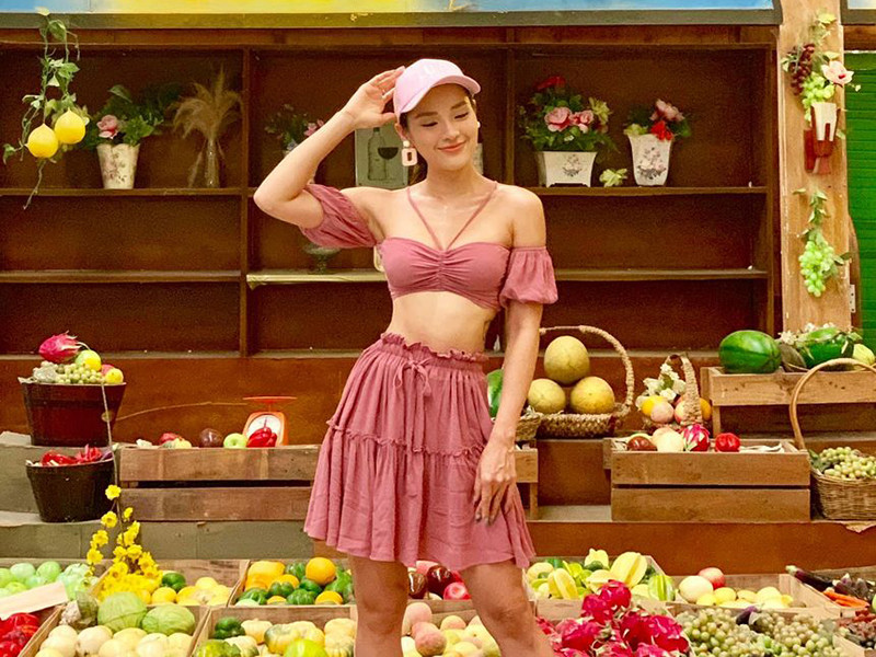 Phương Trinh cho biết mỗi chi tiết trên gương mặt, cô đều phải chỉnh sửa đến lần thứ 2 mới thành công.