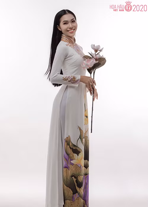 Do COVID-19, cuộc thi Hoa hậu Việt Nam 2020 dự kiến sẽ hoãn đến cuối năm. Theo fanpage Hoa cuộc thi, thời hạn nộp hồ sơ cho các thí sinh khu vực miền Nam gia hạn từ 7/8 lên 25/9, khu vực miền Bắc từ 29/8 lên 26/10.