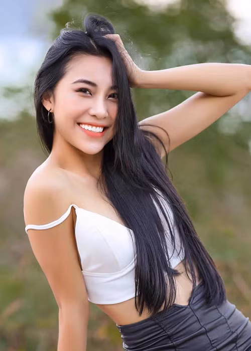 Đến với cuộc thi Hoa hậu Việt Nam, 9X chia sẻ, từ cô gái gầy trơ xương, đen nhẻm, đến nay, cô trở nên tự tin vượt ra khỏi vùng an toàn để khám phá nhiều điều mới mẻ.