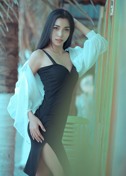 Chân dài sinh năm 1999 đã nỗ lực tập luyện để có vóc dáng như hiện tại.