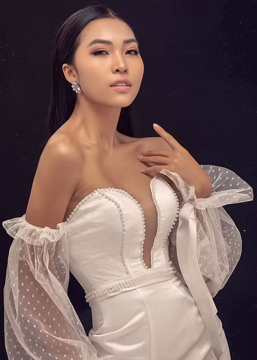 Cô lấy nghệ danh là Khánh Tâm.