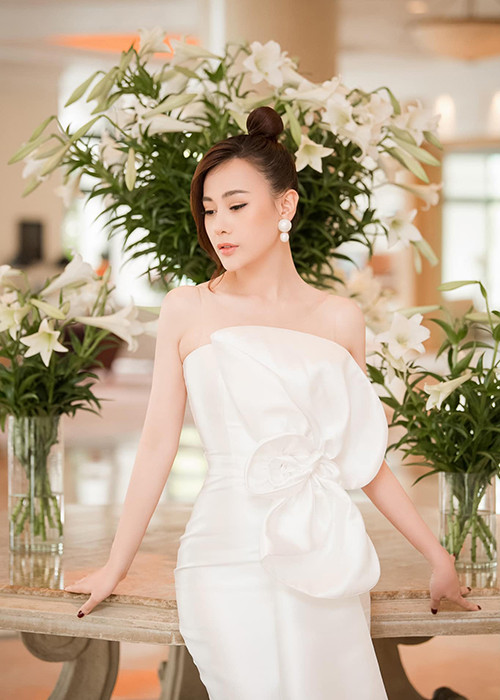 Người bạn trai thứ hai của Phương Oanh vốn là người rất sâu sắc, bù đắp cho cô rất nhiều về vật chất. Tuy nhiên, nữ diễn viên cũng chỉ nhận những gì mà mình thấy xứng đáng.