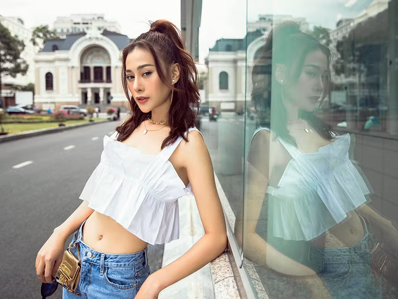 Sau mối tình đầu tiên đổ vỡ, Phương Oanh tiếp tục tin tưởng vào tình yêu nhưng rồi lại bị phản bội. Nữ diễn viên không bao giờ trách người thứ ba. Nếu có trách, cô chỉ trách bạn trai mình.