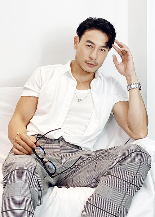 Ngọc Lan thú nhận rằng cô choáng ngợp trước vẻ điển trai và nam tính của Trương Thanh Long.