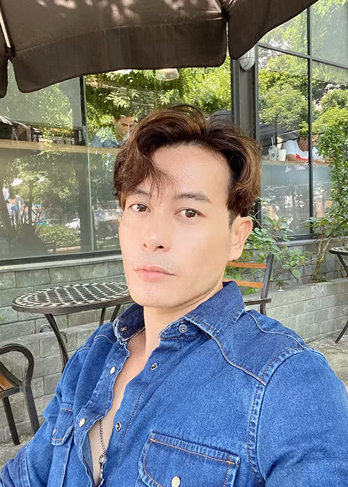 Trương Thanh Long vừa là nhà thiết kế kiêm stylist, người mẫu, diễn viên.