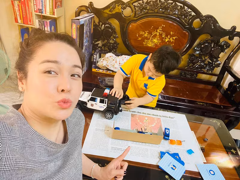 Cách đây 1 tháng, vào sinh nhật của mình, Nhật Kim Anh cũng về Cần Thơ để chơi với con trai.