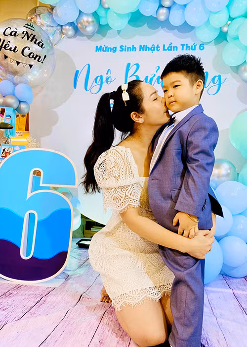 Nhật Kim Anh cho biết, trong ngày 19 và 20/9, cô đã thuê khách sạn ở Cần Thơ để được đón sinh nhật cùng con trai.