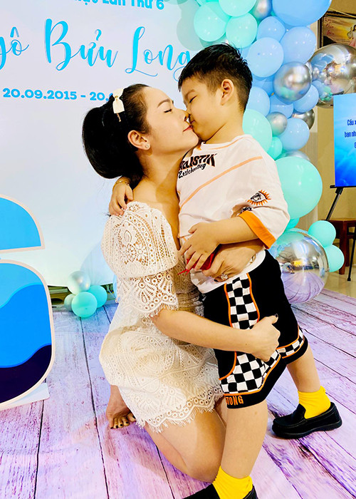 Nhật Kim Anh tỏ ra không bận tâm chuyện bị chồng cũ giám sát bởi đối với cô, được ở bên con đã là niềm vui.