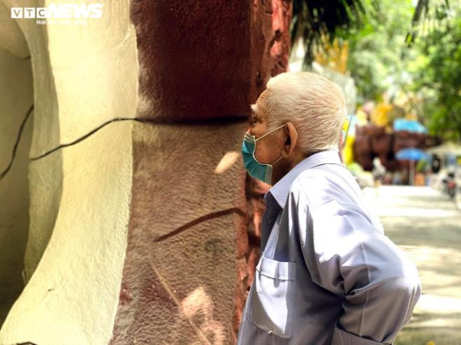 Cu ong 81 tuoi mo mam tim tro cot 3 nguoi than o chua Ky Quang 2-Hinh-3