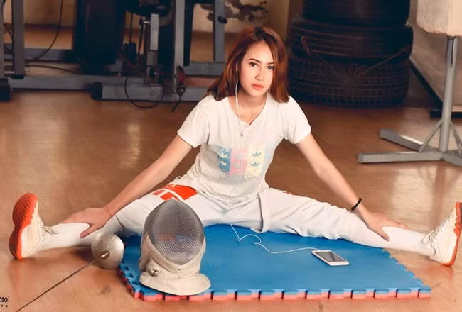 Dù tập luyện vất vả, từng bị chấn thương đứt dây chằng gối nhưng với đam mê và được các thầy, bạn bè động viên, Minh Hằng tiếp tục đi theo con đường đã chọn. Với phong độ được giữ vững, lần đầu tham gia SEA Games 30, cô nàng đã dành huy chương bạc.