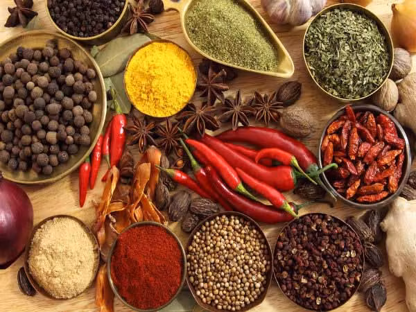 Hạn chế lượng natri nạp vào cơ thể khi bạn bị sỏi thận. Hãy tránh ăn thực phẩm chế biến và đóng hộp vì chúng có chứa một lượng muối cao để bảo quản. Nên dùng các món ăn ít muối khi bị sỏi thận vì muối chỉ càng khiến bệnh này trầm trọng hơn.