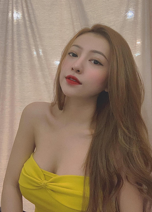 Nữ ca sĩ Mia nhận được sự chú ý của nhiều khán giả khi thuộc đội hỗ trợ các thí sinh "Rap Việt" có phần trình diễn thăng hoa.