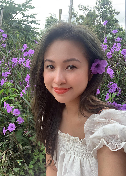 Theo Ngôi sao, chồng sắp cưới của Vân Hugo là doanh nhân, hoạt động lâu năm trong lĩnh vực giáo dục. Anh đã chuẩn bị một căn biệt thự mới để chào mừng Vân Hugo và con trai vào Sài Gòn sinh sống.