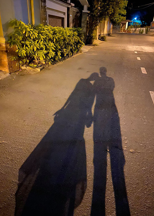 Cho đến nay, nữ MC chỉ chia sẻ bóng dáng nửa kia của mình chứ chưa công khai ảnh cận mặt hay danh tính chồng sắp cưới.