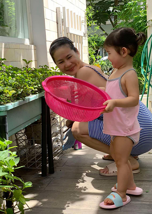 "Trước đây, tôi từng công khai danh tính cha của Duy Anh nhưng sau này tôi sẽ giữ kín. Tôi không muốn "bán đời tư" để PR cho tên tuổi của mình. Tôi cần những sản phẩm chất lượng và hay để đưa tới cho khán giả", Thân Thúy Hà chia sẻ.