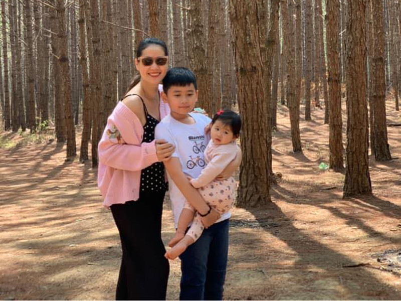 Trên trang cá nhân, Thân Thúy Hà không khoe gì ngoài con. "Gia tài của tôi bây giờ là con cái", nữ diễn viên cho hay.