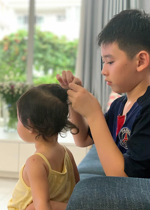 Bé Duy Anh mong muốn có em. Bởi vậy, Thân Thúy Hà sinh con gái thứ hai ở tuổi 41.