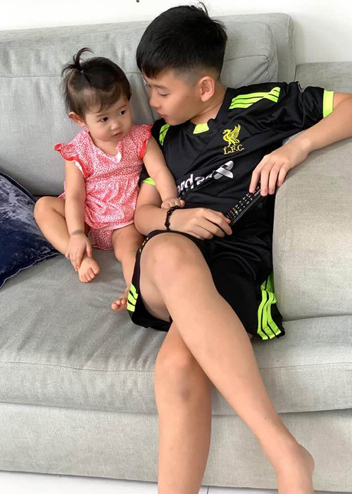 Thân Thúy Hà đến nay vẫn giấu danh tính bố của con gái. Vì vậy, cô vướng tin đồn thất thiệt. Tuy nhiên, nữ diễn viên chọn cách giữ im lặng, chứ không đính chính bởi càng đính chính, khán giả càng nghĩ đó là thật.