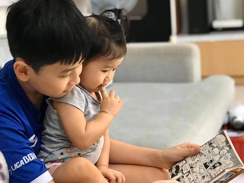 Con trai của Thân Thúy Hà rất yêu thương em gái.