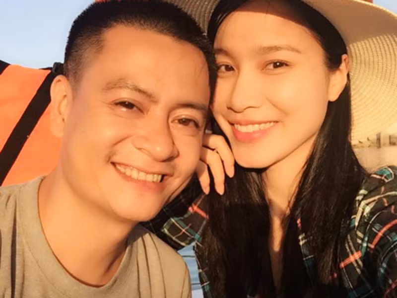 Bảo Trúc và cựu xạ thủ Trung Hiếu - chồng cũ của ca sĩ Khánh Ngọc cũng chỉ công khai hẹn hò được 1 tháng thì đường ai nấy đi.