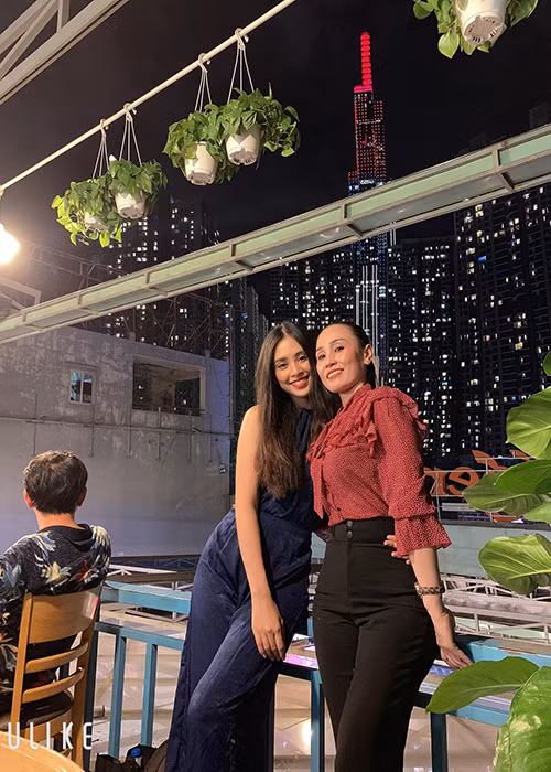 Cuộc sống bên gia đình của Tiểu Vy không có quá nhiều thay đổi.