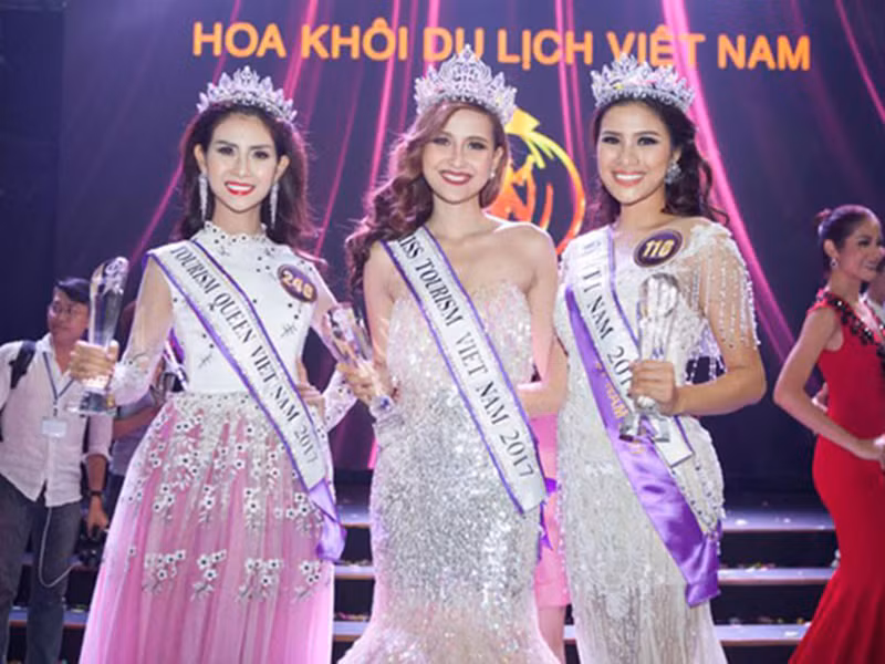 Năm 2017, Nguyễn Thị Thành trả lại danh hiệu á khôi 1 cuộc thi Hoa khôi Du lịch Việt Nam vì ồn ào làm răng sứ thẩm mỹ. Ảnh: Người lao động