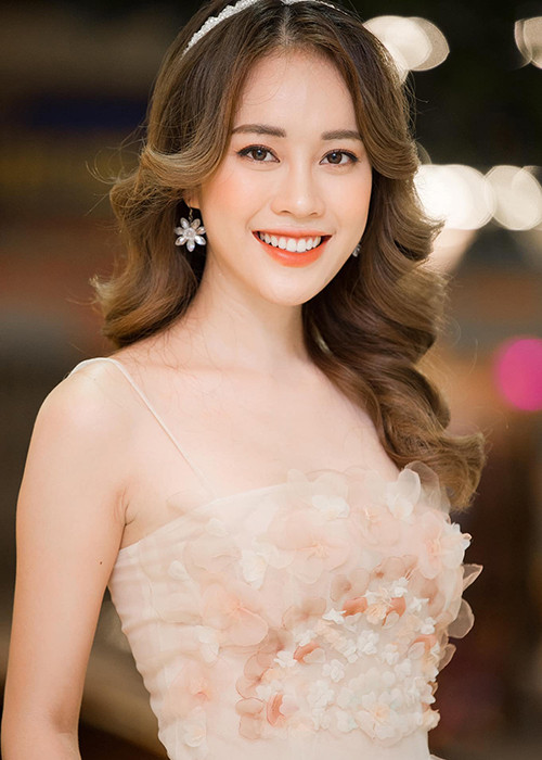 Sau khi trở thành á khôi, 9X đến từ Hải Phòng ngày càng xinh đẹp.