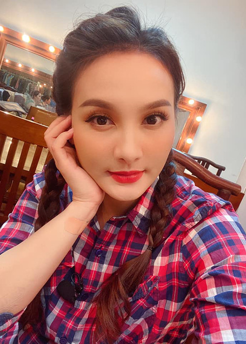 Bảo Thanh sẽ tạm rời sân khấu. "Thật sự hạnh phúc cho sự quay lại chớp nhoáng ngày hôm nay. Buổi diễn tạm biệt sân khấu một thời gian dài của Thanh. Thánh đường. Hẹn gặp lại", nữ diễn viên chia sẻ.