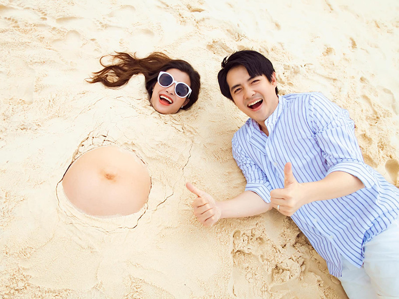 Đông Nhi thường xuyên chụp ảnh để lưu giữ những khoảnh khắc lần đầu mang thai.