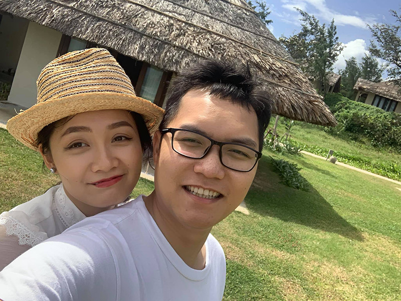 Hình ảnh cặp đôi đi du lịch sau hôn lễ.