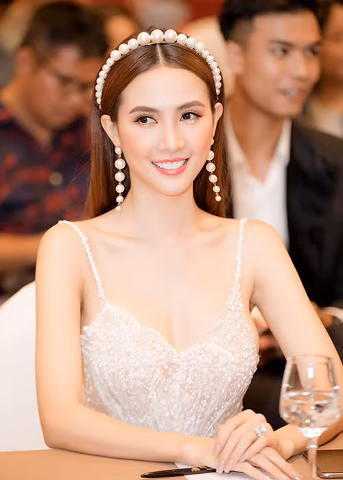 Ve goi cam cua Phan Thi Mo dong Thuy Kieu hien dai