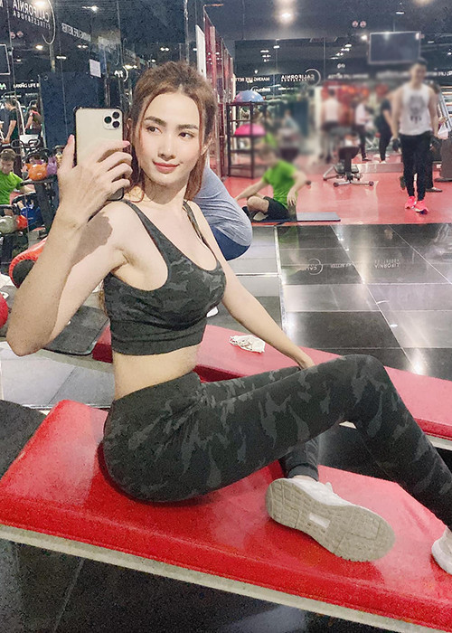 Thời điểm đoạt vương miện Hoa hậu Đại sứ Du lịch Thế giới 2018, Phan Thị Mơ cao 1m74, nặng 46 kg và có số đo ba vòng 90-60-100.