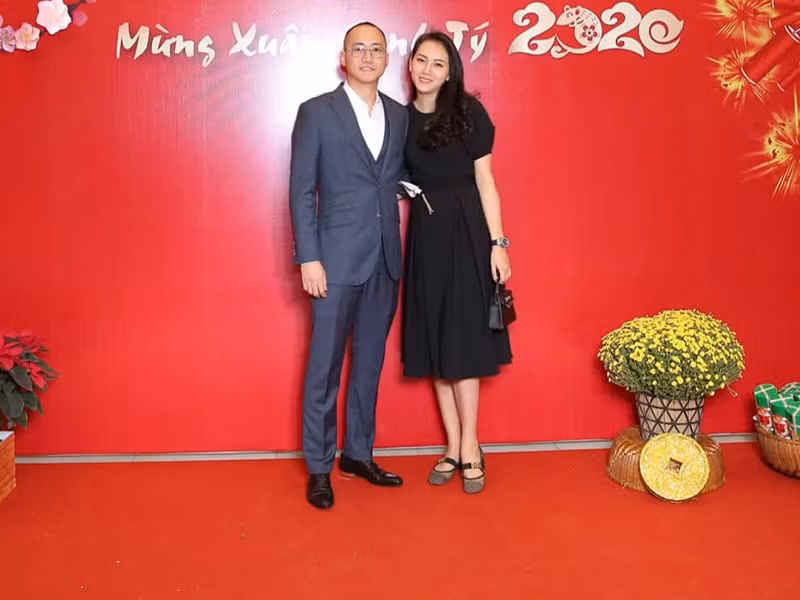 Ngọc Thạch thi thoảng đăng tải hình ảnh bên chồng thiếu gia sau khi cả hai về chung một nhà.