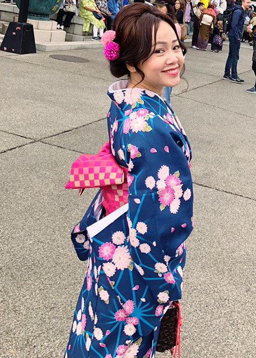 Chia sẻ về cuộc sống du học, Kim Huyền cho biết, cô vừa đi học vừa làm thêm ở cửa hàng tiện lợi, làm hướng dẫn viên du lịch.