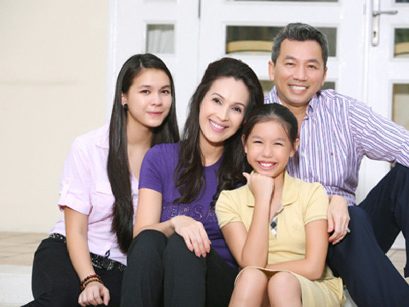 Thùy My và Quế My không chỉ sở hữu nhiều nét đẹp của mẹ mà còn có thành tích học tập tốt. Ảnh: Vietnamnet